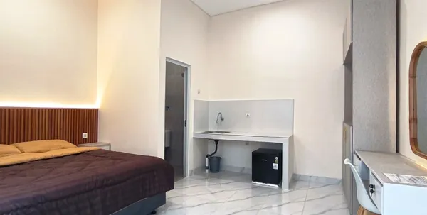 Kamar Executive AVILITA House view dari pintu - full furnished untuk stay nyaman di Bali