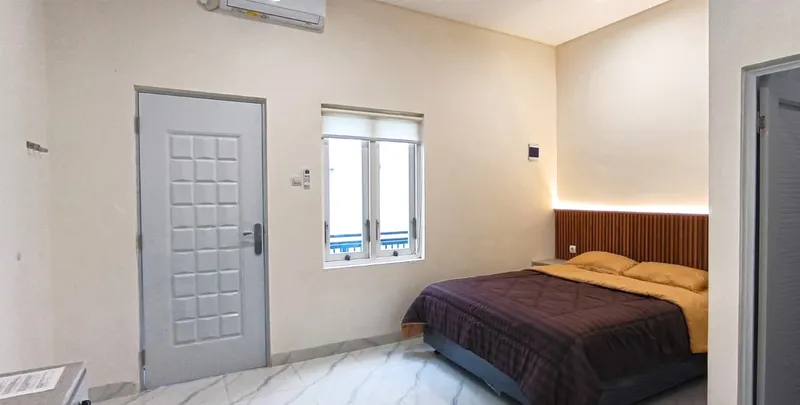 Kamar studio Monthly Stay AVILITA House dengan workspace untuk WFH bulanan